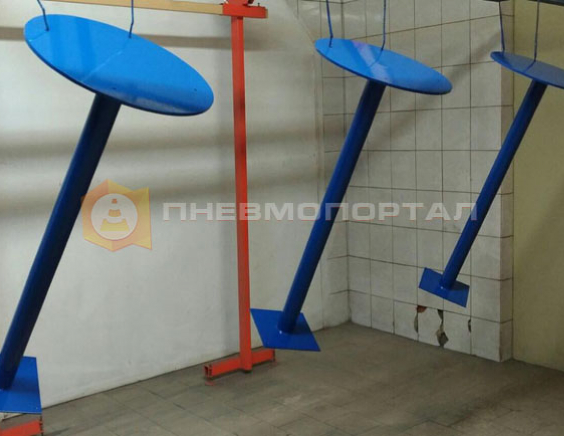 Покрасили стойки под барные столики Покрасили стойки под барные столики