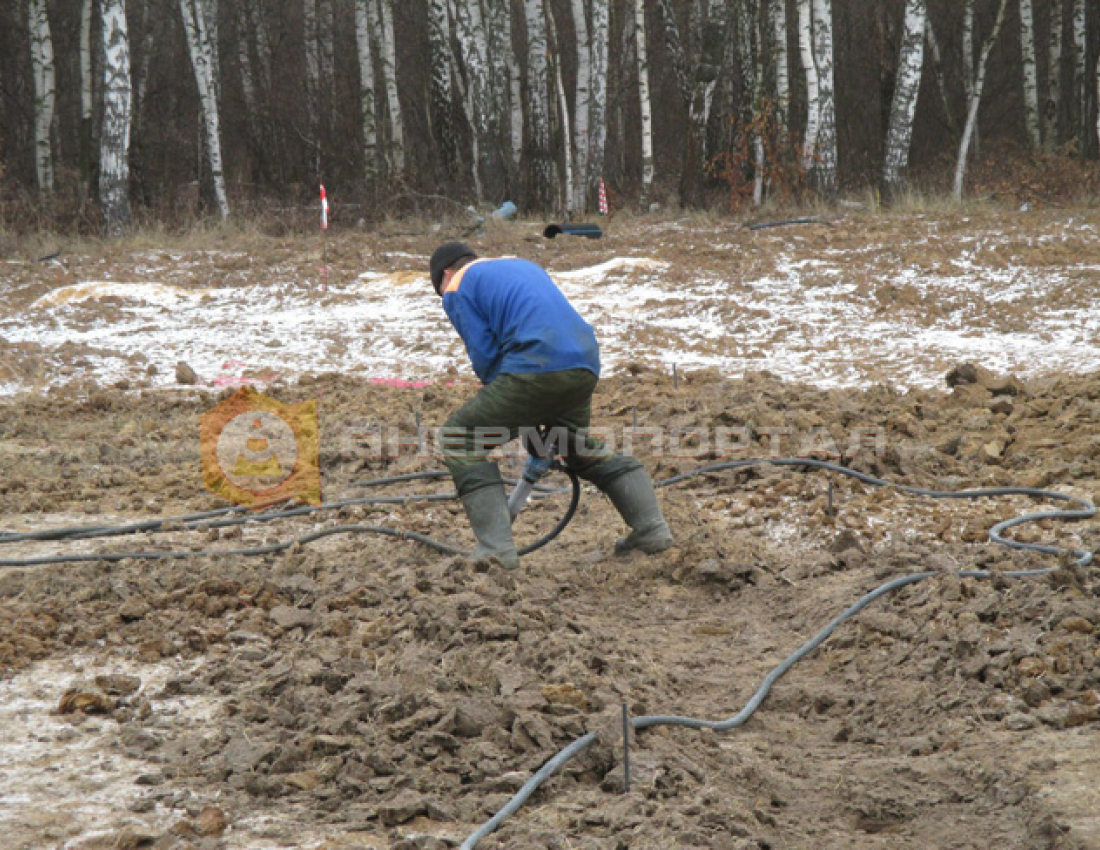 Раскопали промерзший грунт Раскопали промерзший грунт