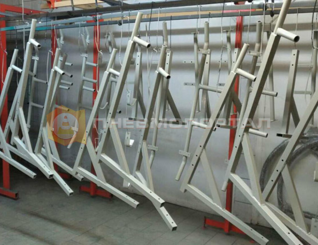 Привели в порядок рекламные стойки Привели в порядок рекламные стойки