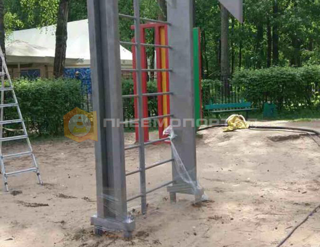 Произвели пескоструйную обработку детской площадки Произвели пескоструйную обработку детской площадки