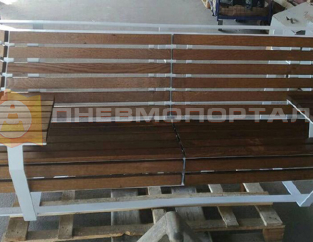 Произвели покраску скамейки Произвели покраску скамейки