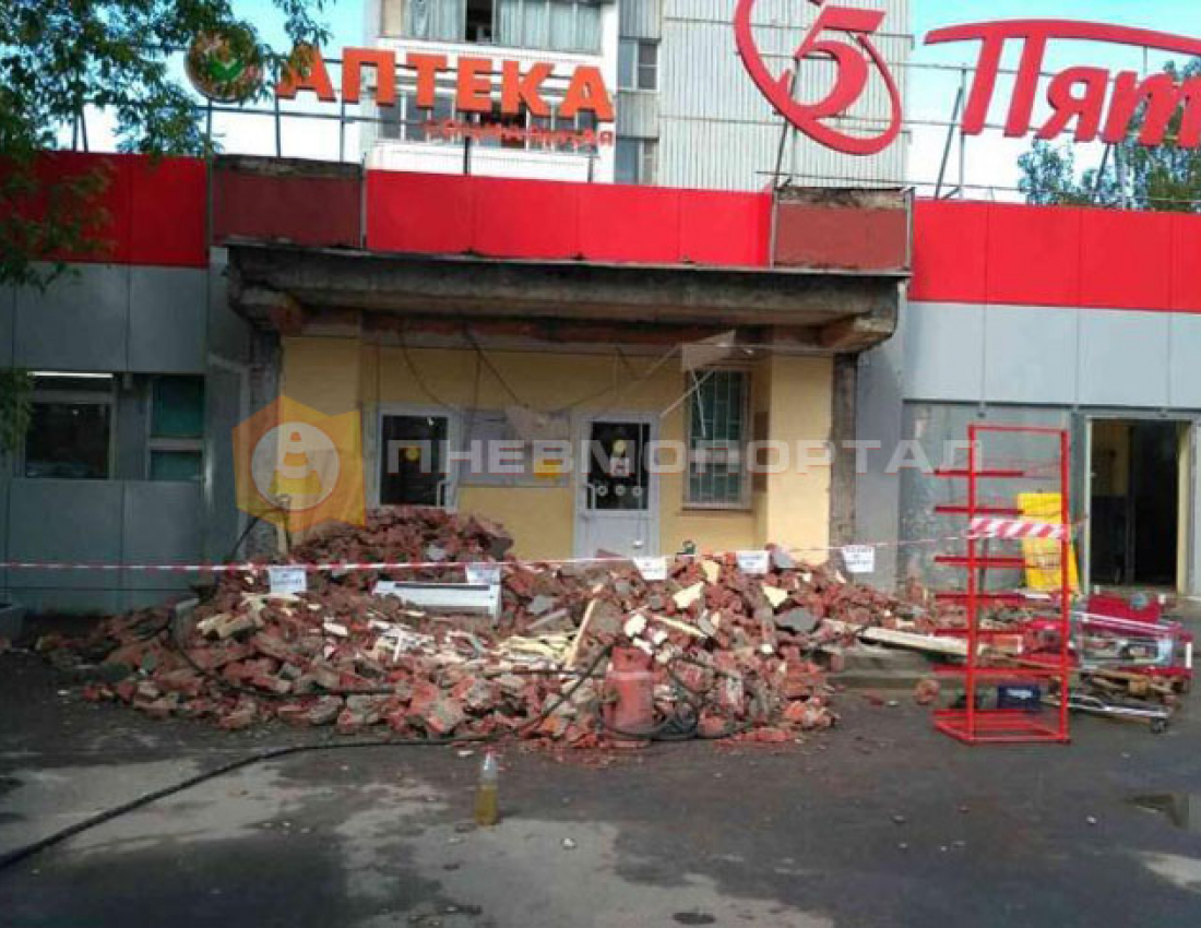 Произвели демонтаж внешней кирпичной стены Произвели демонтаж внешней кирпичной стены