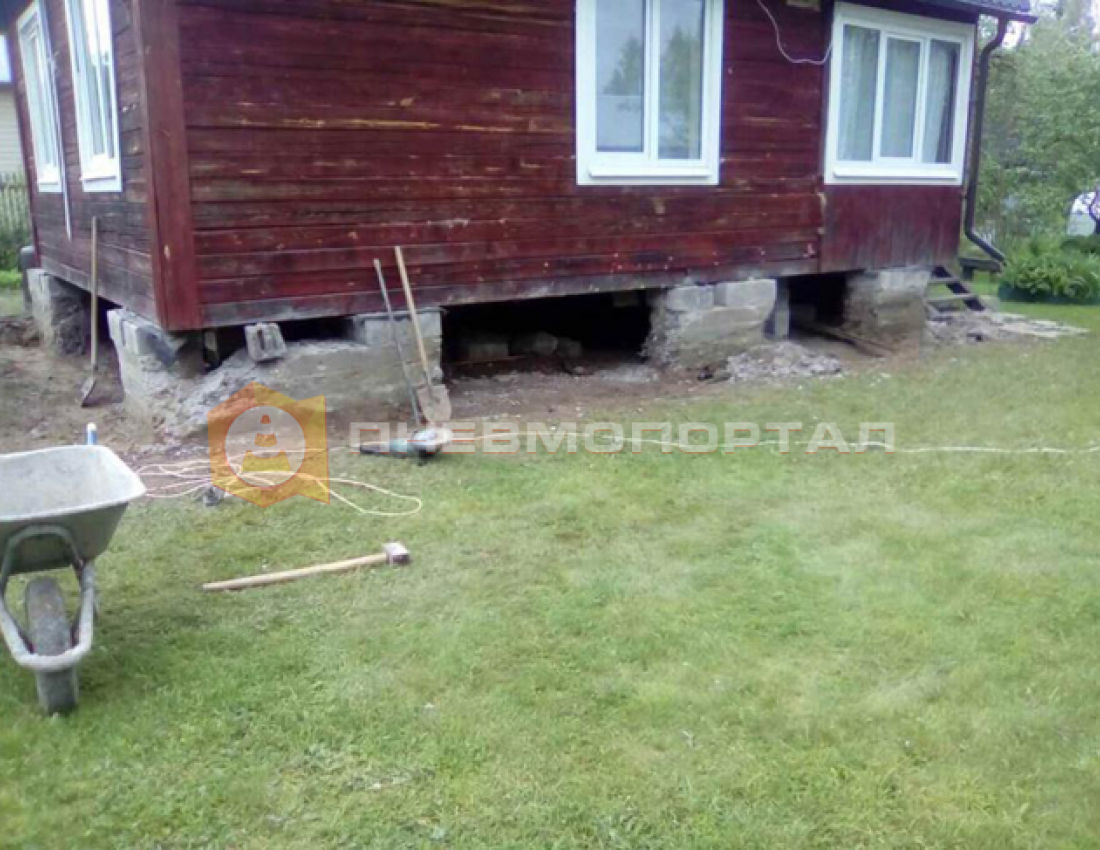 Частично демонтировали фундамент дачного дома Частично демонтировали фундамент дачного дома