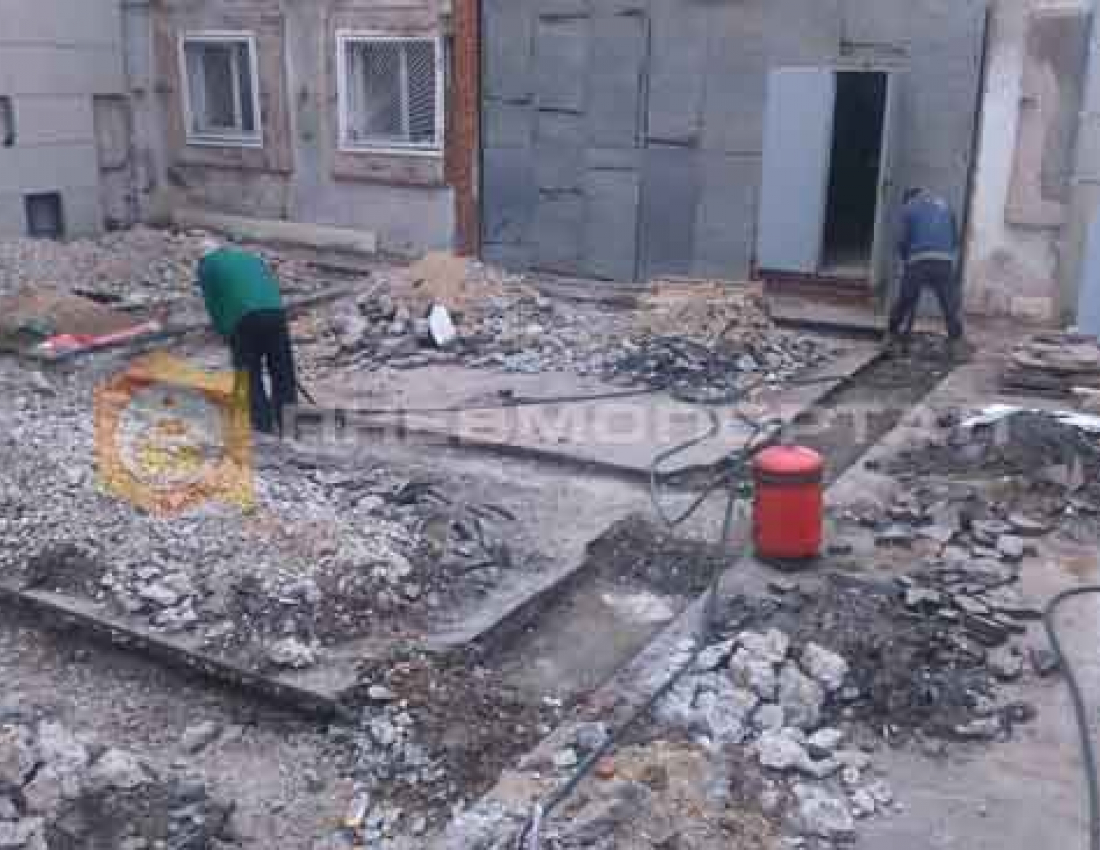 Демонтировали бетон и асфальт для закладки фундамента Демонтировали бетон и асфальт для закладки фундамента