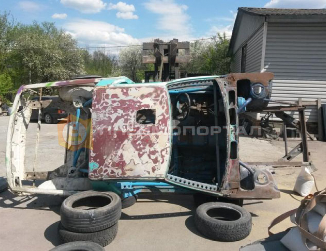 Обработали кузов автомобиля пескоструем Обработали кузов автомобиля пескоструем