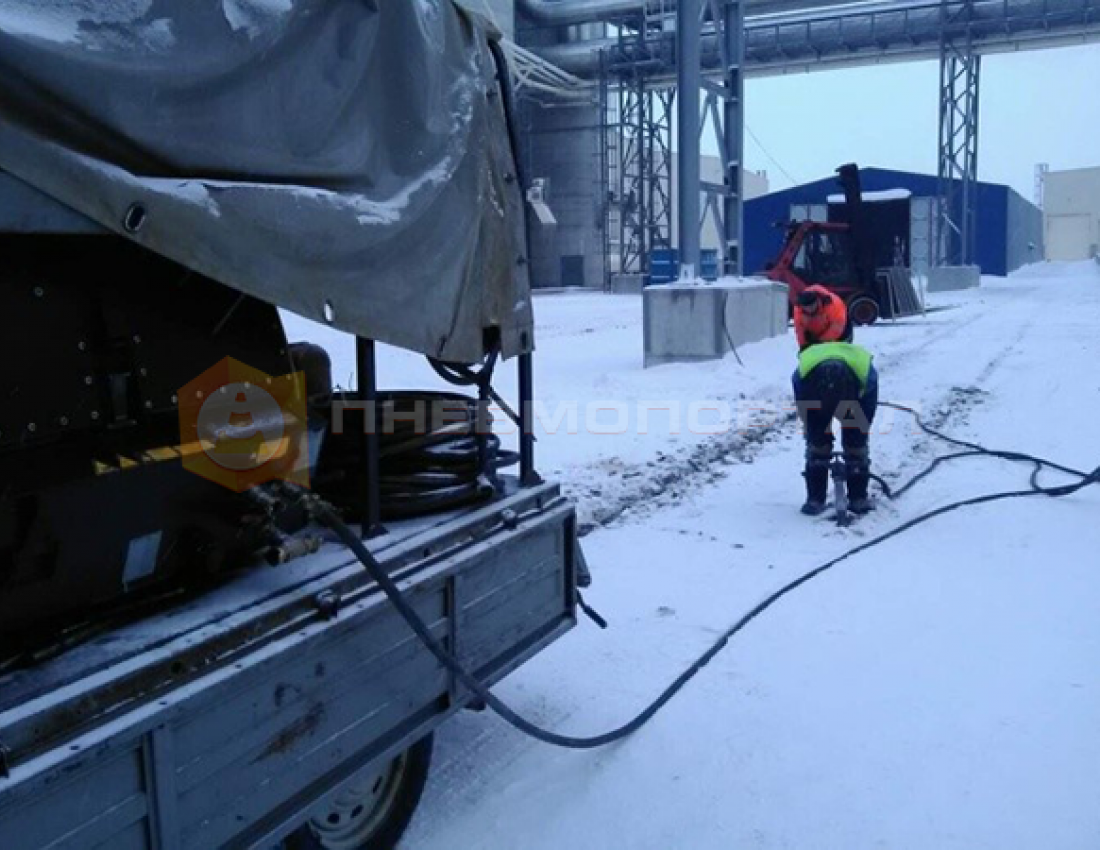 Очистили железнодорожные пути от грязи и наледи Очистили железнодорожные пути от грязи и наледи