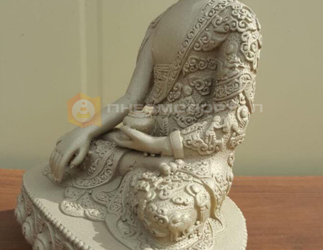 Произвели очистку бронзовой статуэтки Произвели очистку бронзовой статуэтки