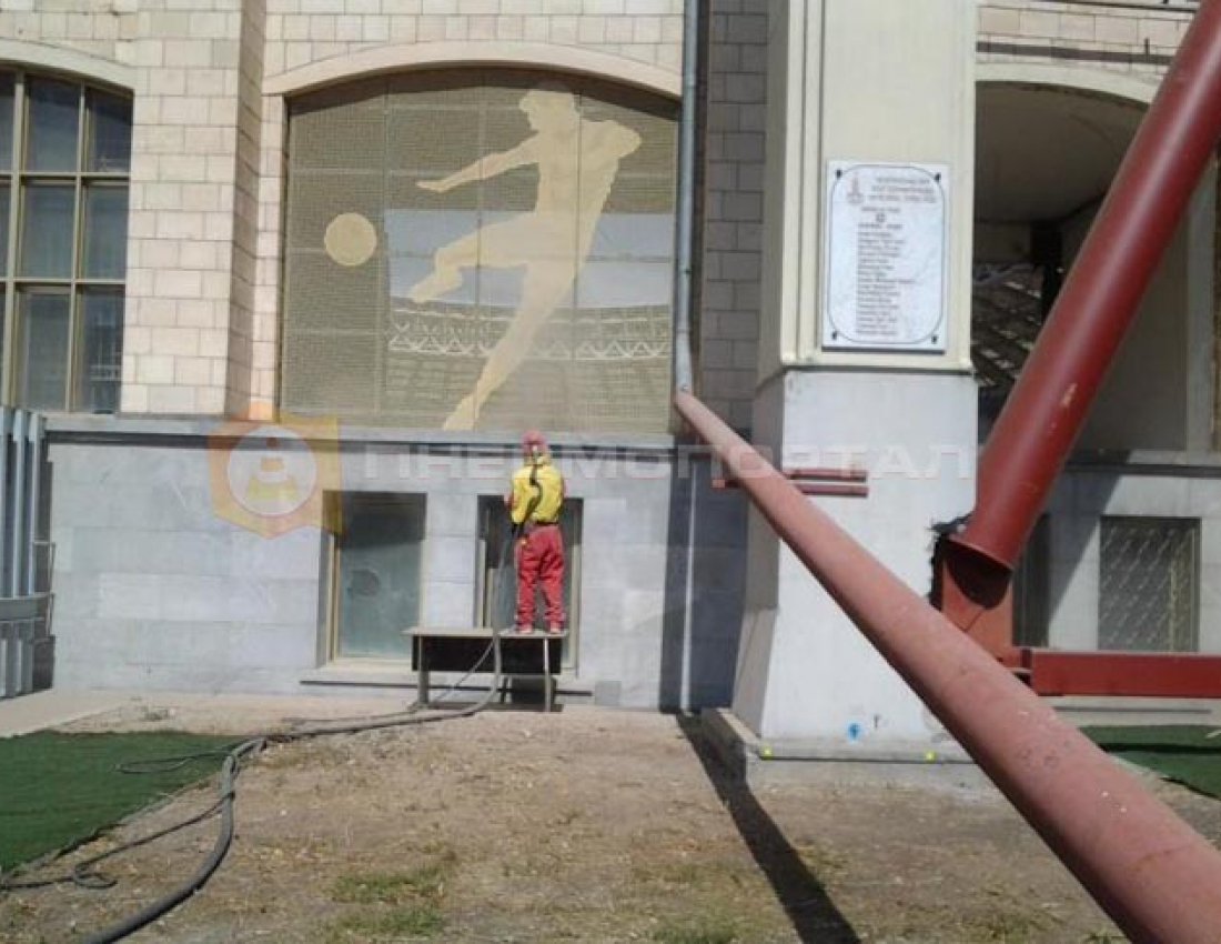 Произвели очистку главного сооружения комплекса «Лужники» Произвели очистку главного сооружения комплекса «Лужники»