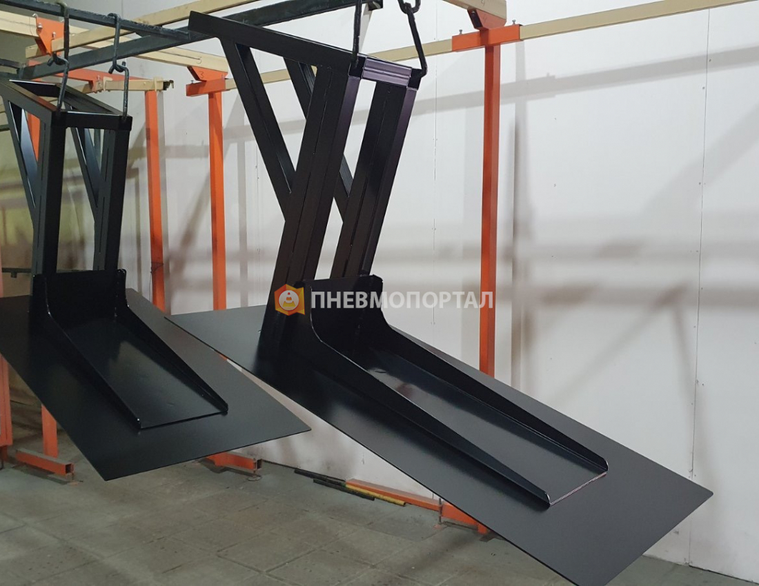 Порошковая покраска подстольев в RAL9005 Порошковая покраска подстольев в RAL9005