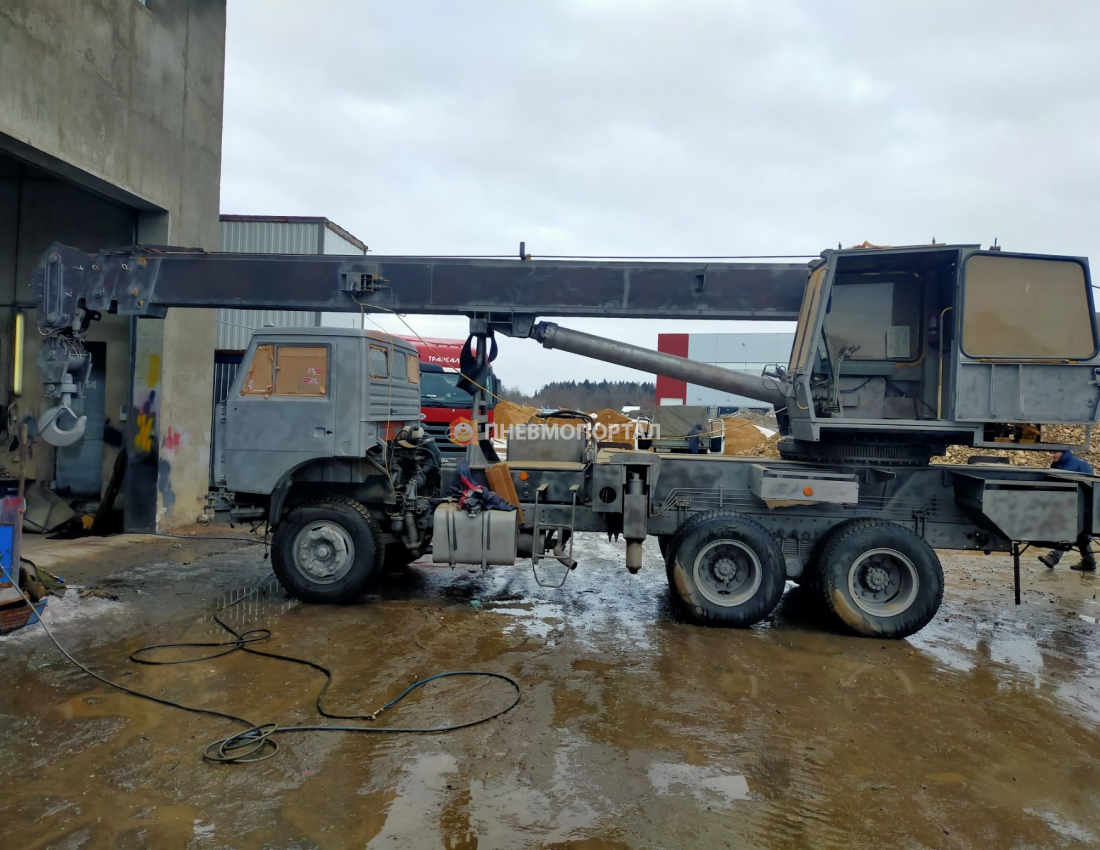 Пескоструйная обработка автокрана Галичанин Пескоструйная обработка автокрана Галичанин