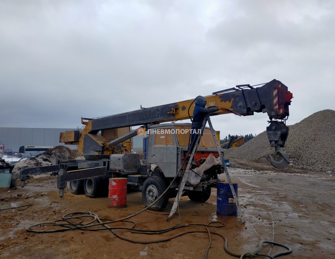 Пескоструйная обработка автокрана Галичанин Пескоструйная обработка автокрана Галичанин