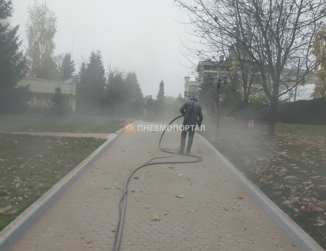 Пескоструйная очистка брусчатки от погодных загрязнений Пескоструйная очистка брусчатки от погодных загрязнений