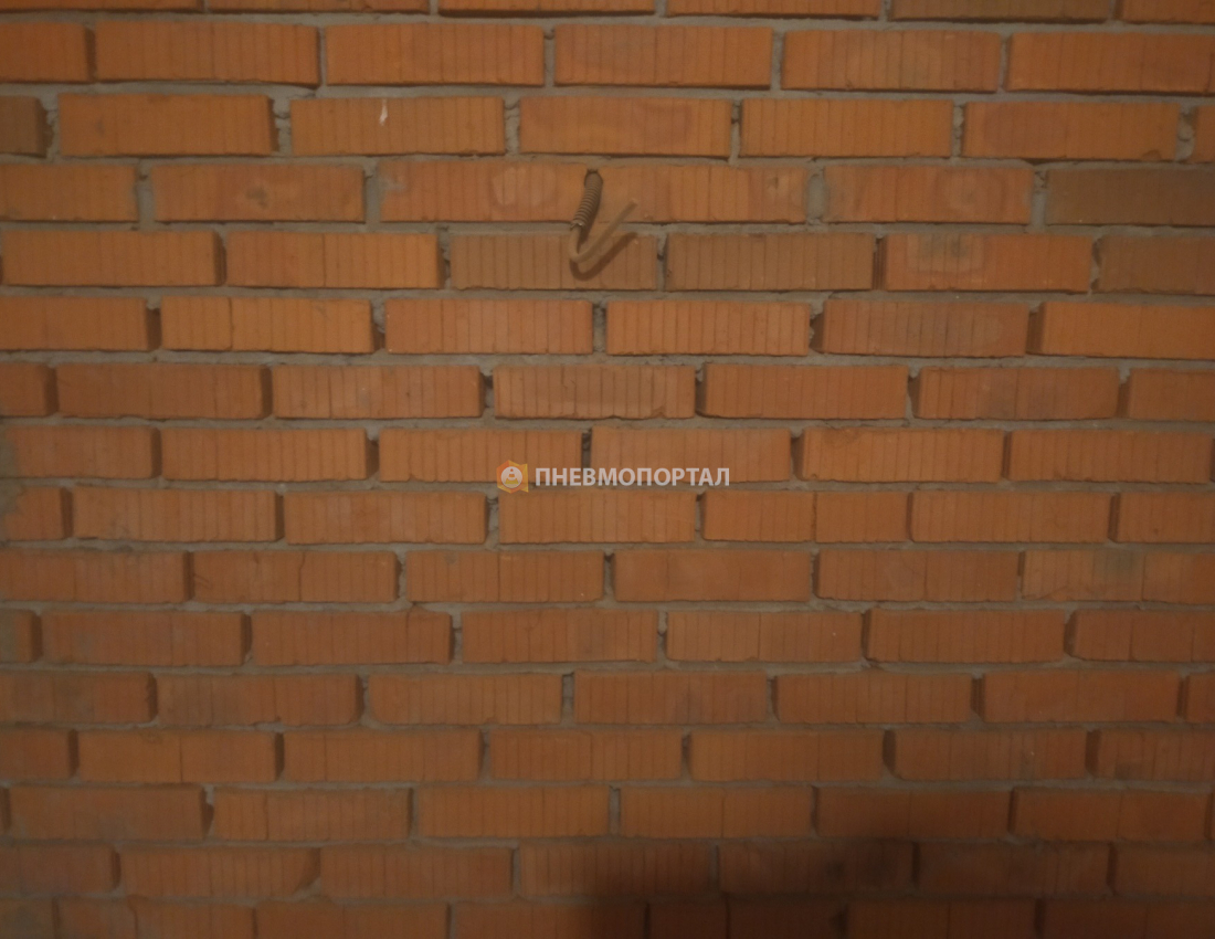 Пескоструйная обработка кирпичных стен погреба Пескоструйная обработка кирпичных стен погреба