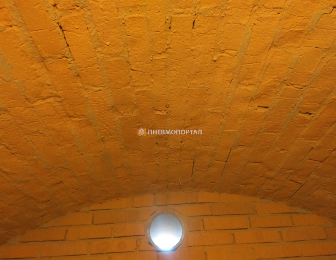 Пескоструйная обработка кирпичных стен погреба Пескоструйная обработка кирпичных стен погреба