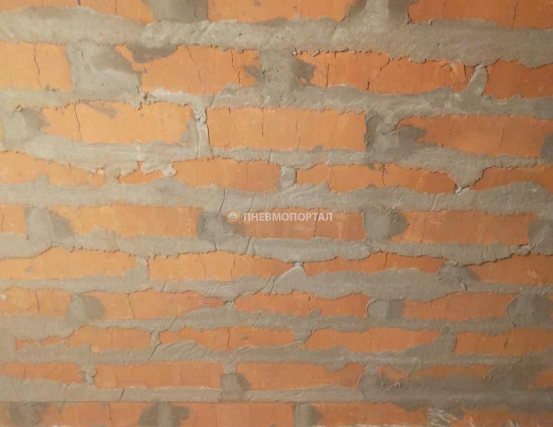 Пескоструйная обработка кирпичных стен погреба Пескоструйная обработка кирпичных стен погреба