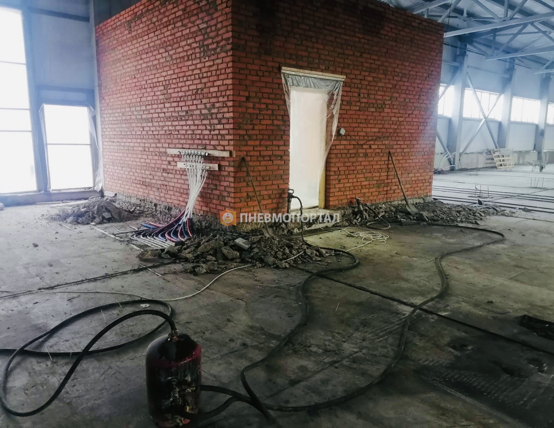 Аренда компрессора Atlas Copco U175 с двумя отбойными молотками в Электростале Аренда компрессора Atlas Copco U175 с двумя отбойными молотками в Электростале