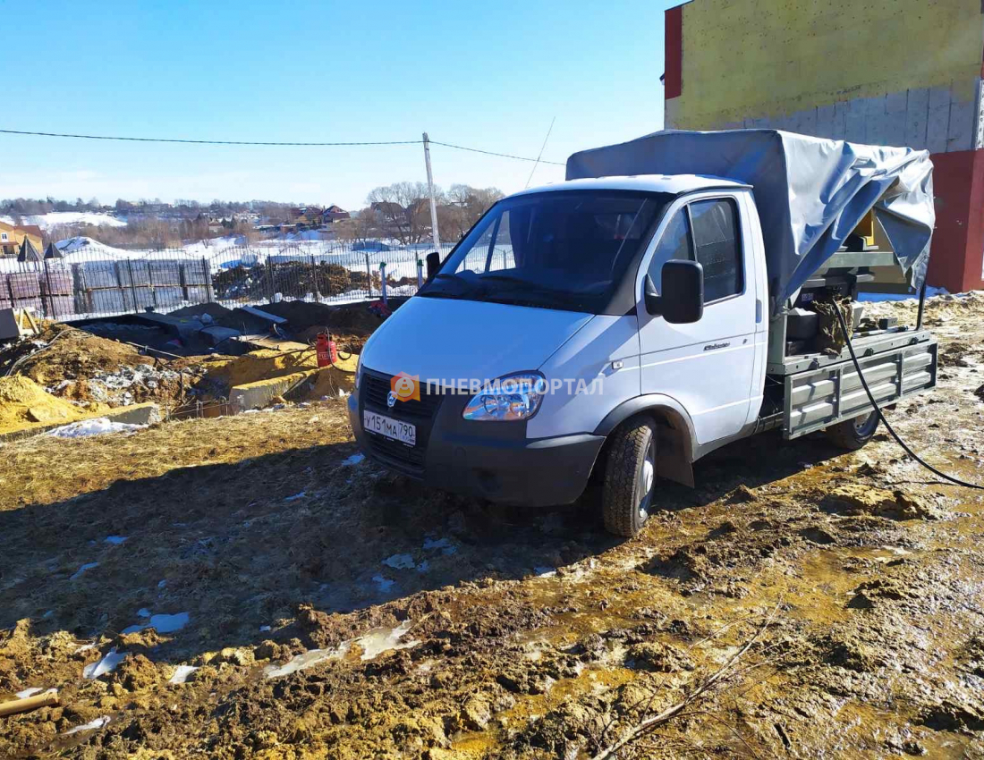 Аренда компрессора Atlas Copco XAS97 с 4 отбойными молотками Аренда компрессора Atlas Copco XAS97 с 4 отбойными молотками