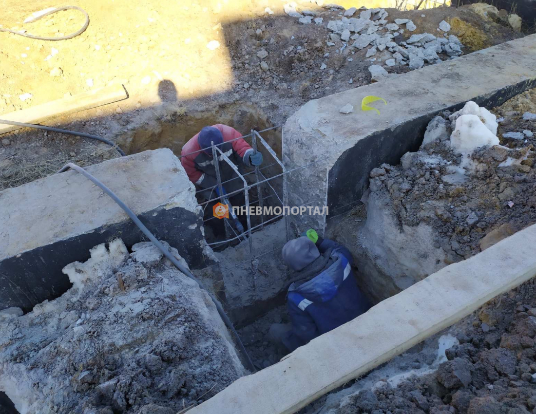 Аренда компрессора Atlas Copco XAS97 с 4 отбойными молотками Аренда компрессора Atlas Copco XAS97 с 4 отбойными молотками