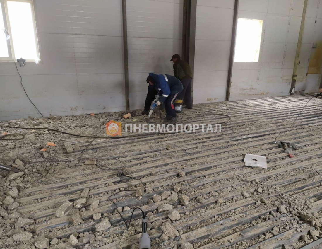 Аренда двух компрессоров Atlas Copco с тремя бетоноломами Аренда двух компрессоров Atlas Copco с тремя бетоноломами