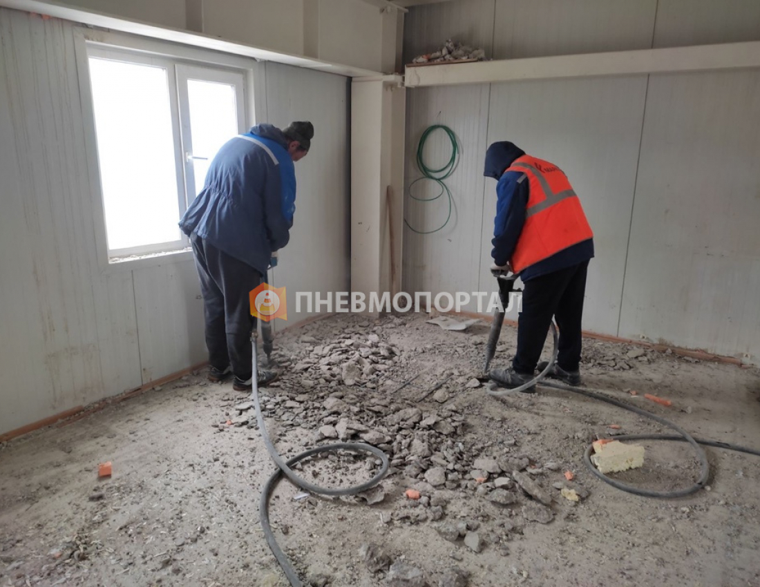 Аренда двух компрессоров Atlas Copco с тремя бетоноломами Аренда двух компрессоров Atlas Copco с тремя бетоноломами