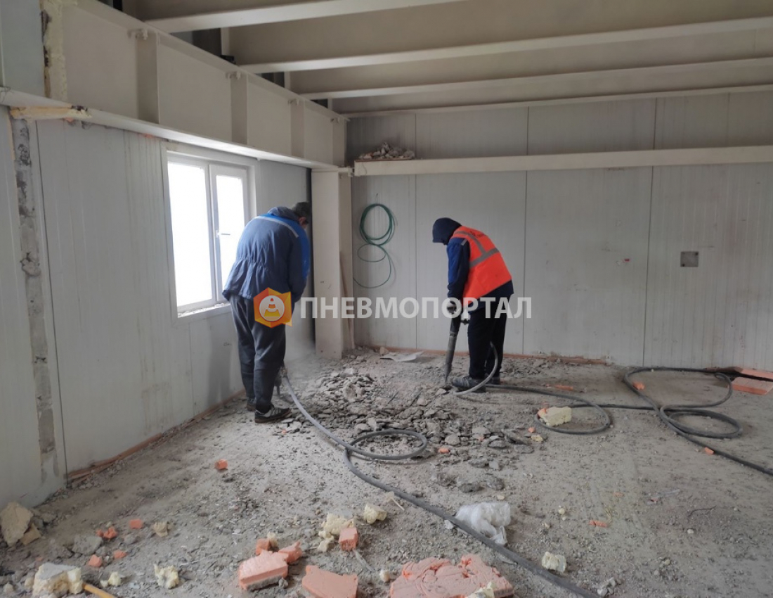 Аренда двух компрессоров Atlas Copco с тремя бетоноломами Аренда двух компрессоров Atlas Copco с тремя бетоноломами