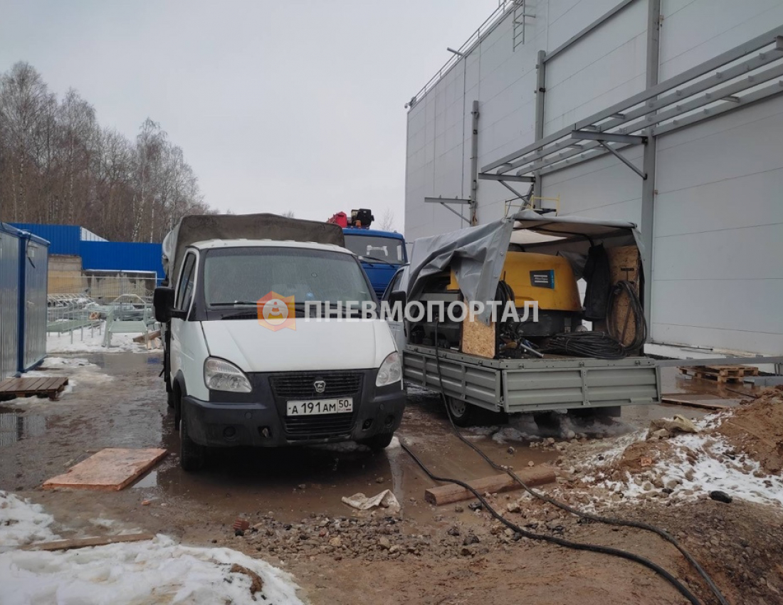 Аренда двух компрессоров Atlas Copco с тремя бетоноломами Аренда двух компрессоров Atlas Copco с тремя бетоноломами