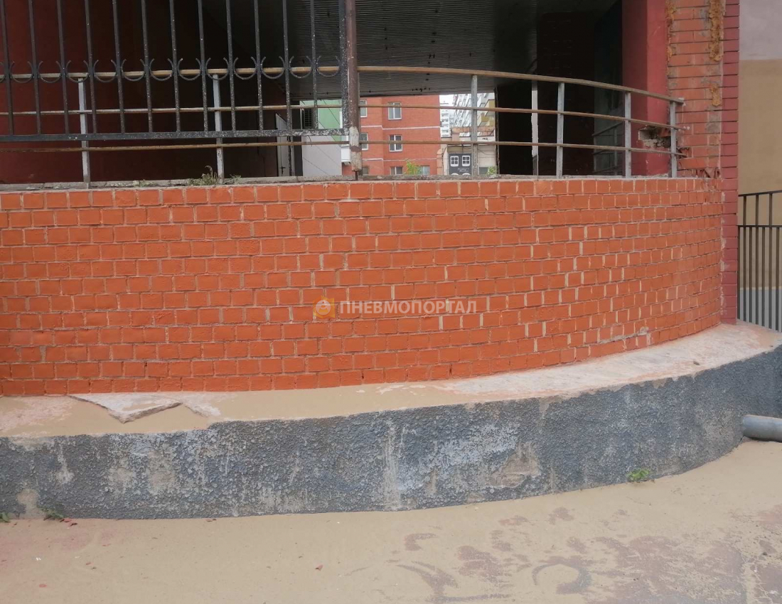 Пескоструйная обработка фасада многоквартирного дома от краски Пескоструйная обработка фасада многоквартирного дома от краски