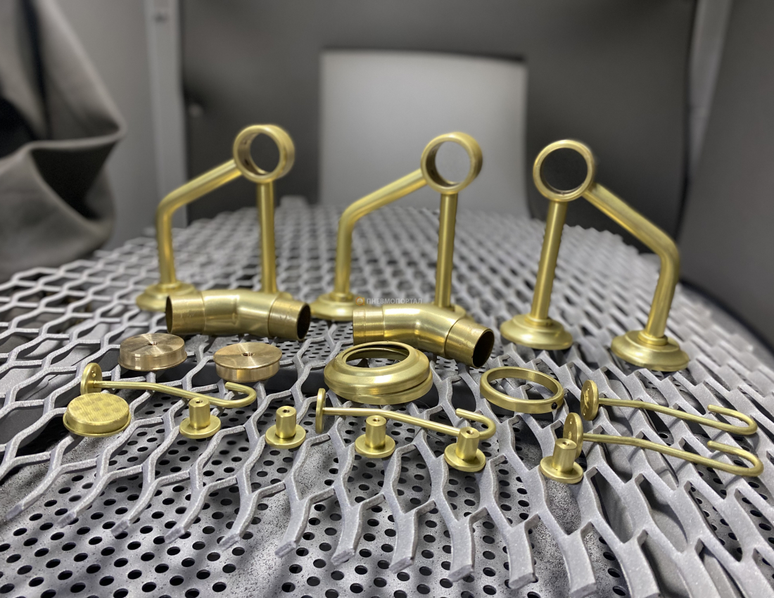 Пескоструйная обработка фурнитуры Пескоструйная обработка фурнитуры