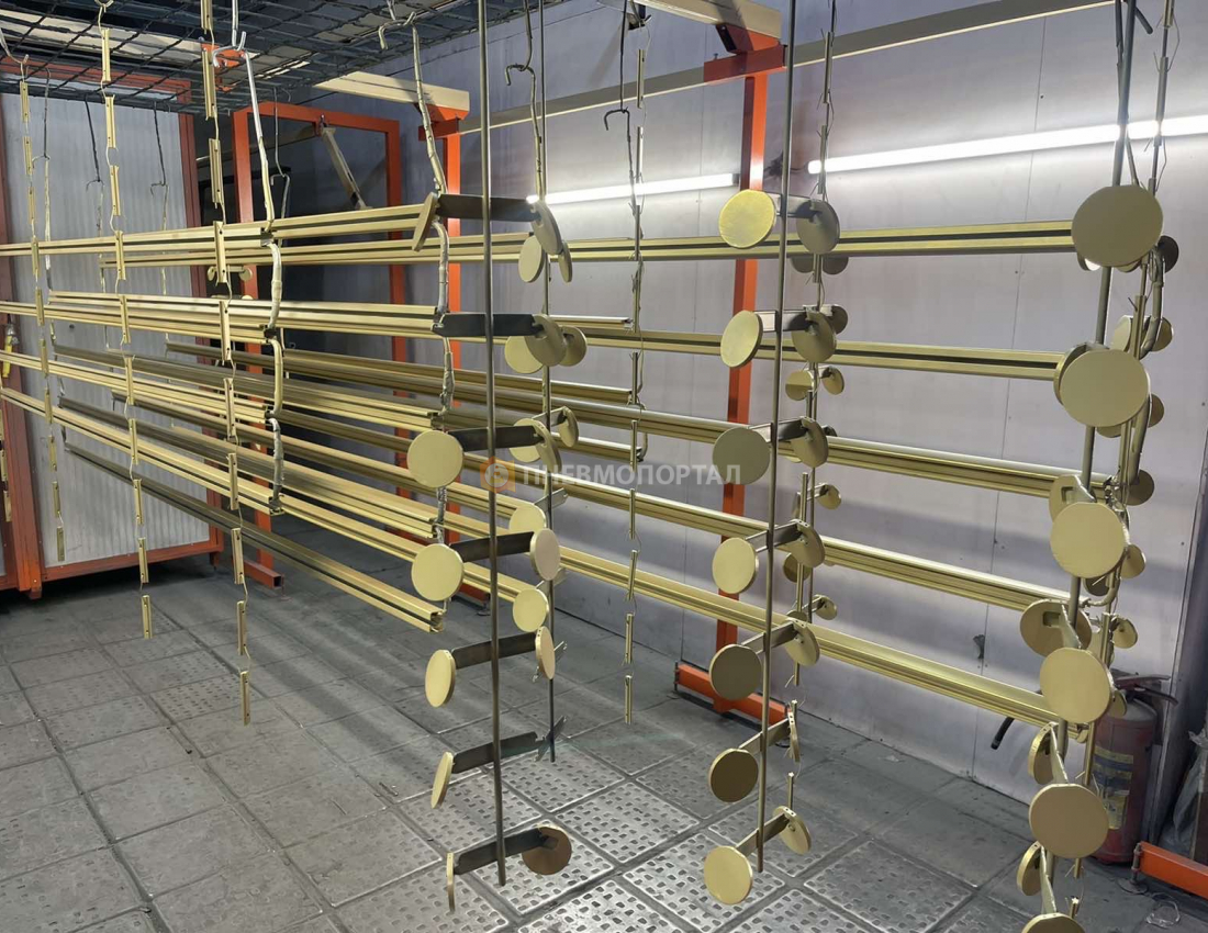 Порошковая покраска металлического профиля в цвет золото Порошковая покраска металлического профиля в цвет золото