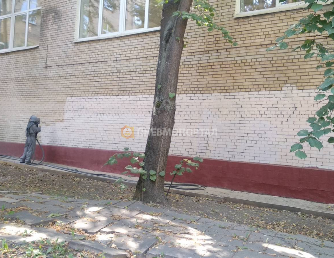 Пескоструйная обработка фасада здания от краски в г. Москва Пескоструйная обработка фасада здания от краски в г. Москва