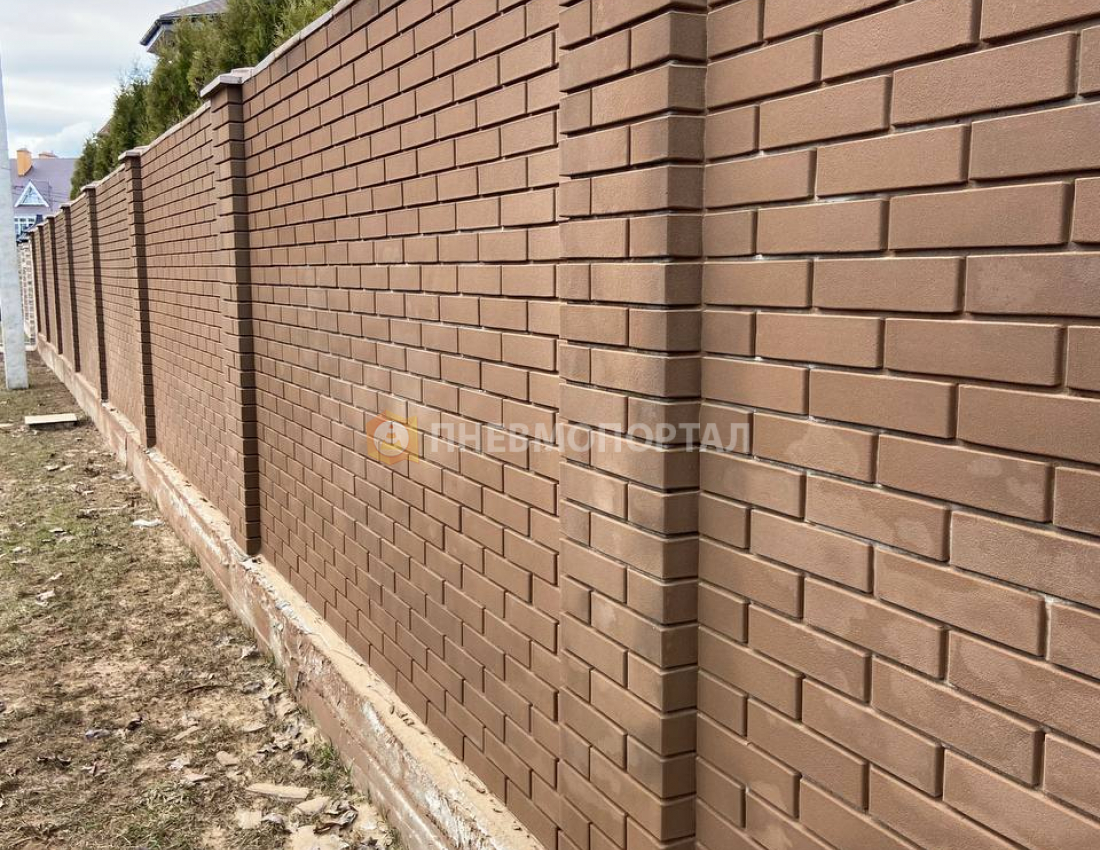 Пескоструйная обработка кирпичного забора от высолов Пескоструйная обработка кирпичного забора от высолов