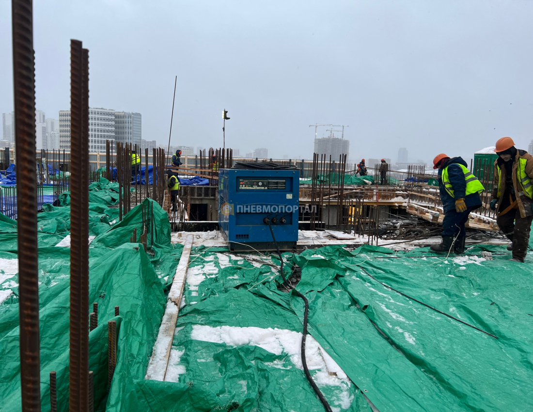 Аренда дизельного воздушного компрессора на подъем для обдувки металлокаркаса перед заливкой бетона Аренда дизельного воздушного компрессора на подъем для обдувки металлокаркаса перед заливкой бетона