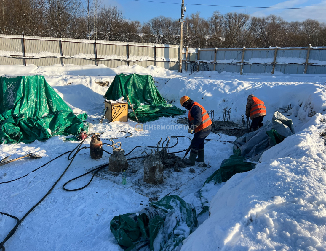 Аренда дизельного компрессора Airman PDS175 с отбойными молотками Аренда дизельного компрессора Airman PDS175 с отбойными молотками