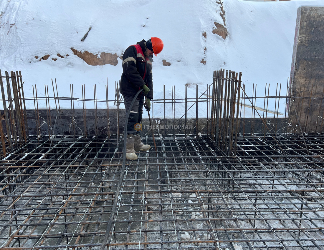 Аренда дизельного компрессора с регулируемым давлением от 4 до 15 атмосфер для обдувки снега Аренда дизельного компрессора с регулируемым давлением от 4 до 15 атмосфер для обдувки снега