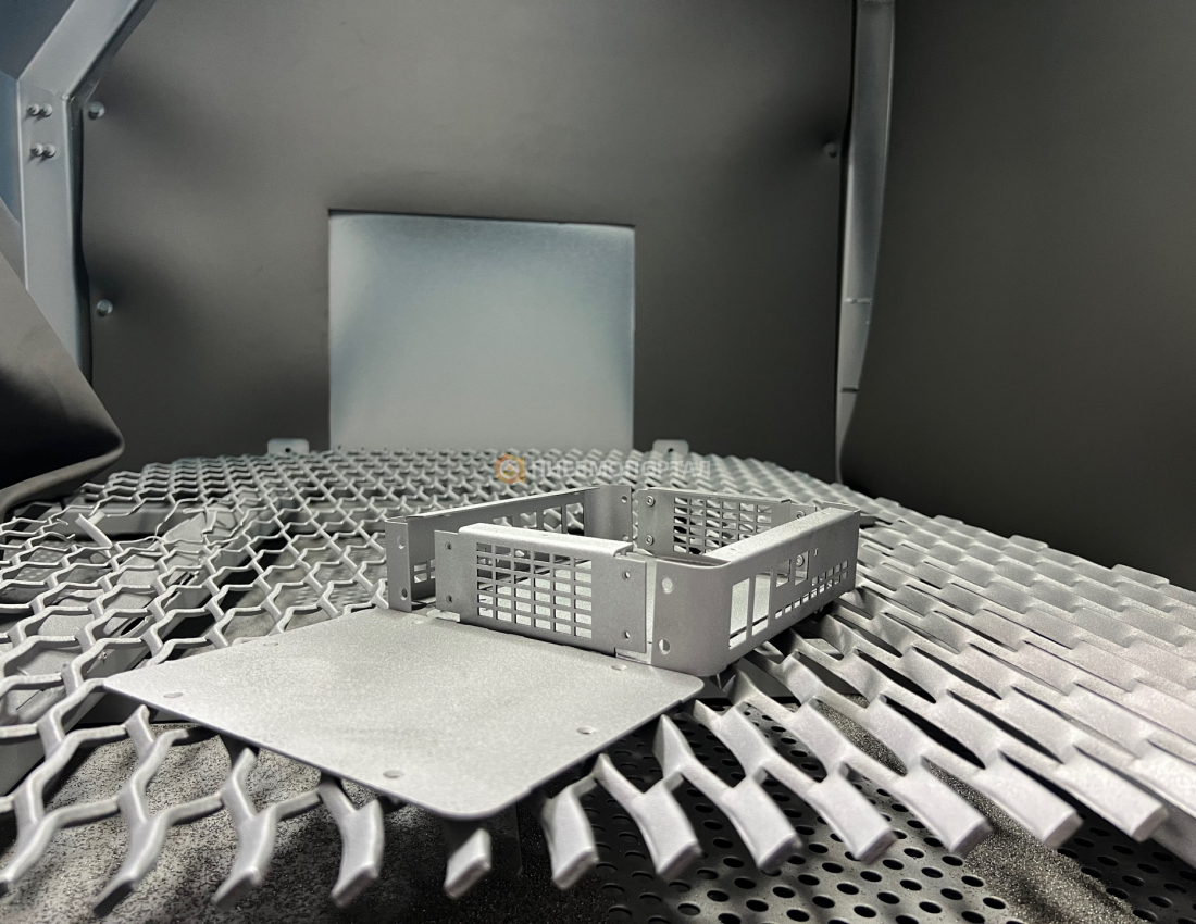 Дробеструйная обработка корпусов от Мини-ПК Дробеструйная обработка корпусов от Мини-ПК