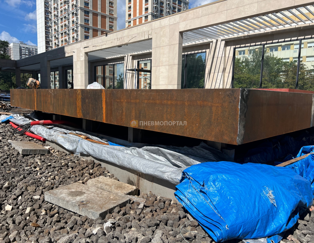 Выполнили пескоструйную обработку металлического каркаса фонтана Выполнили пескоструйную обработку металлического каркаса фонтана