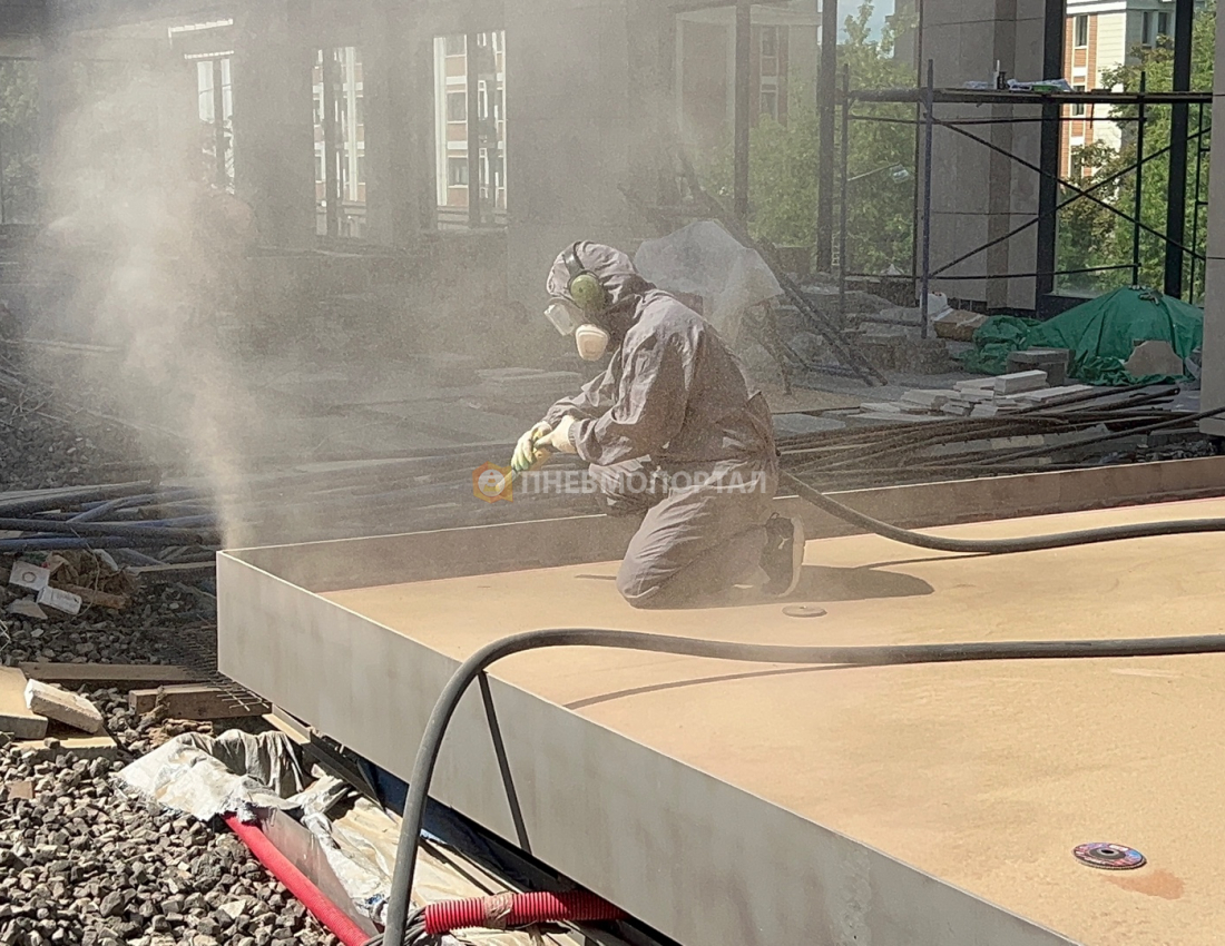 Выполнили пескоструйную обработку металлического каркаса фонтана Выполнили пескоструйную обработку металлического каркаса фонтана