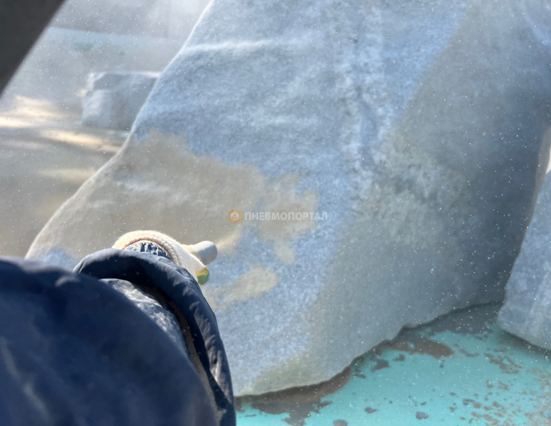 Пескоструйная обработка камня от известкового налета Пескоструйная обработка камня от известкового налета