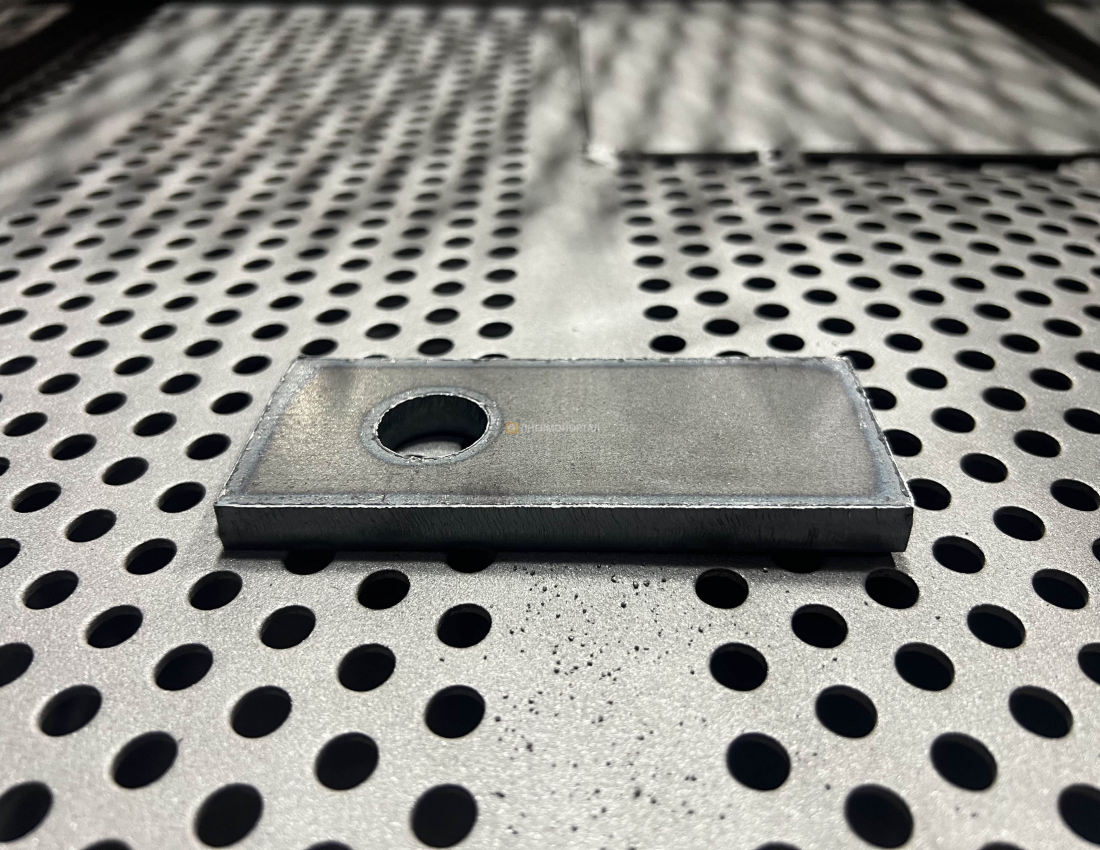 Дробеструйная обработка пластин окатанной дробью Дробеструйная обработка пластин окатанной дробью