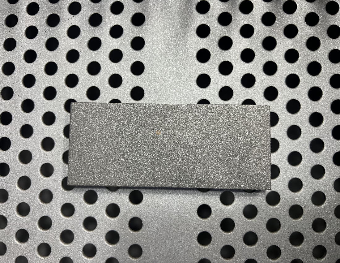 Дробеструйная обработка пластин окатанной дробью Дробеструйная обработка пластин окатанной дробью