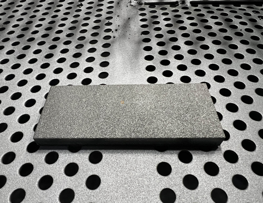 Дробеструйная обработка пластин окатанной дробью Дробеструйная обработка пластин окатанной дробью