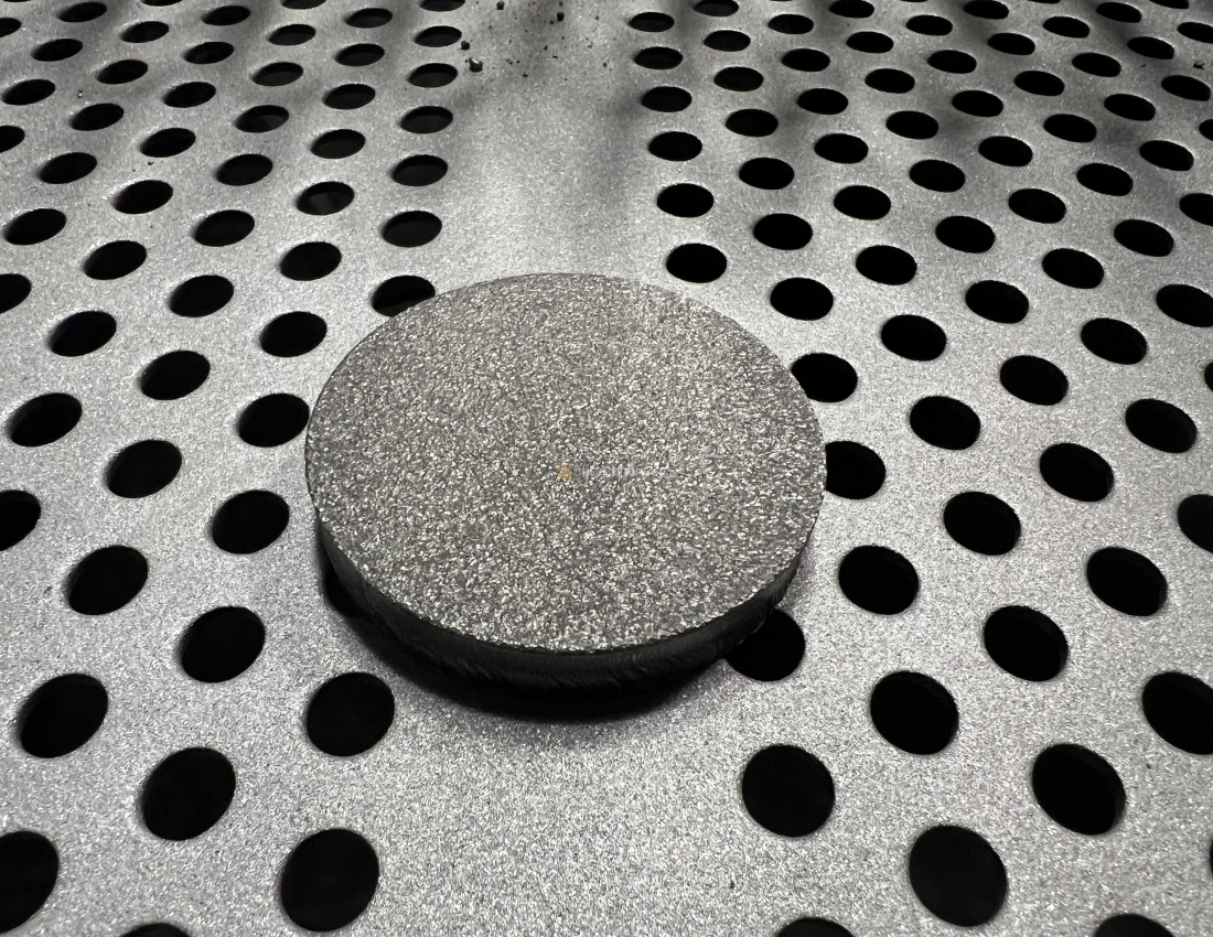 Дробеструйная обработка пластин окатанной дробью Дробеструйная обработка пластин окатанной дробью