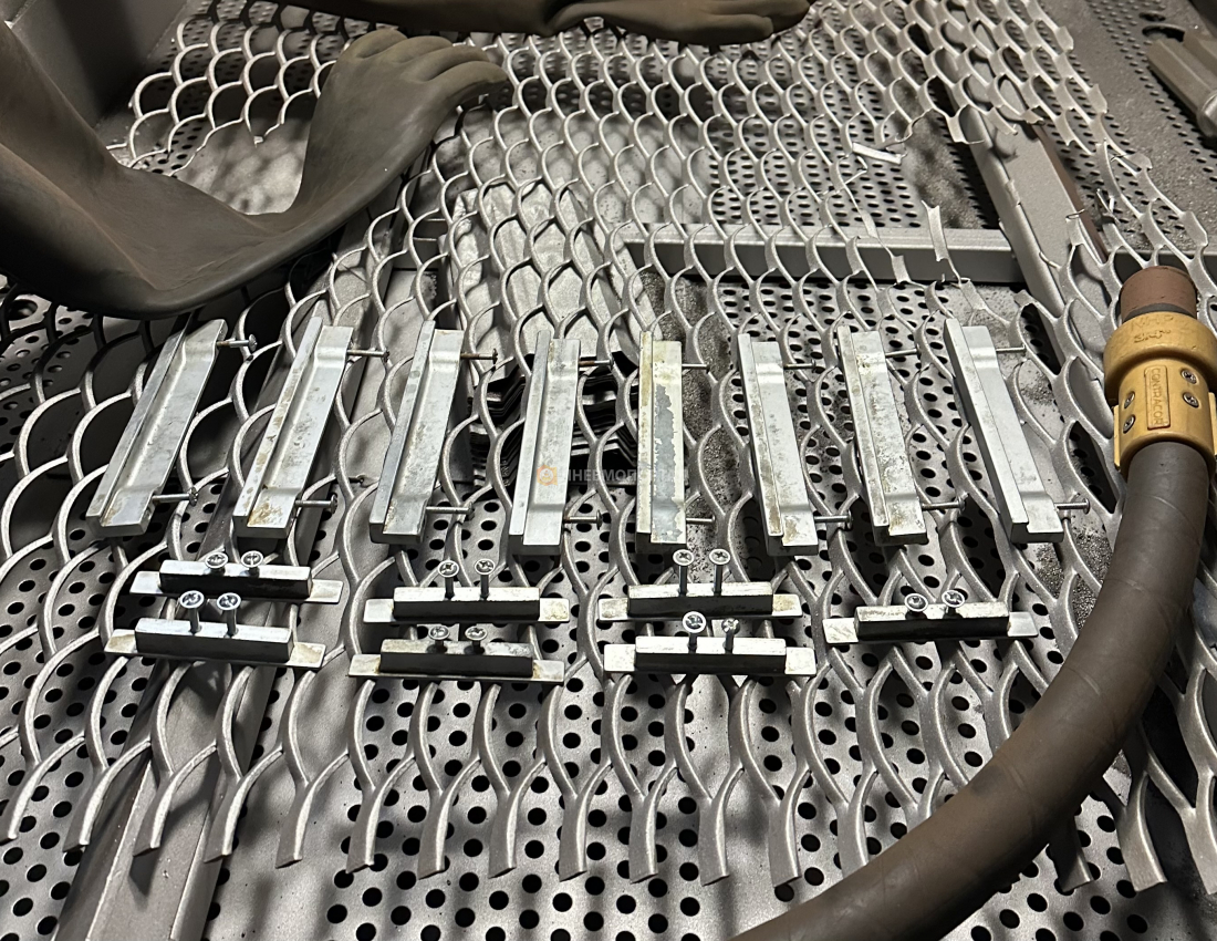 Абразивная обработка фурнитуры мебели перед покраской Абразивная обработка фурнитуры мебели перед покраской