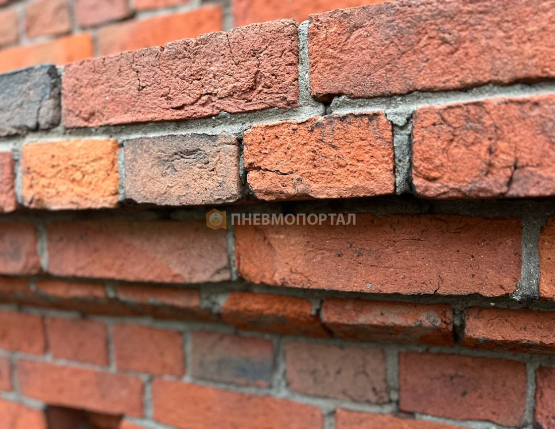 Очистка здания из кирпича и искусственное старение Очистка здания из кирпича и искусственное старение