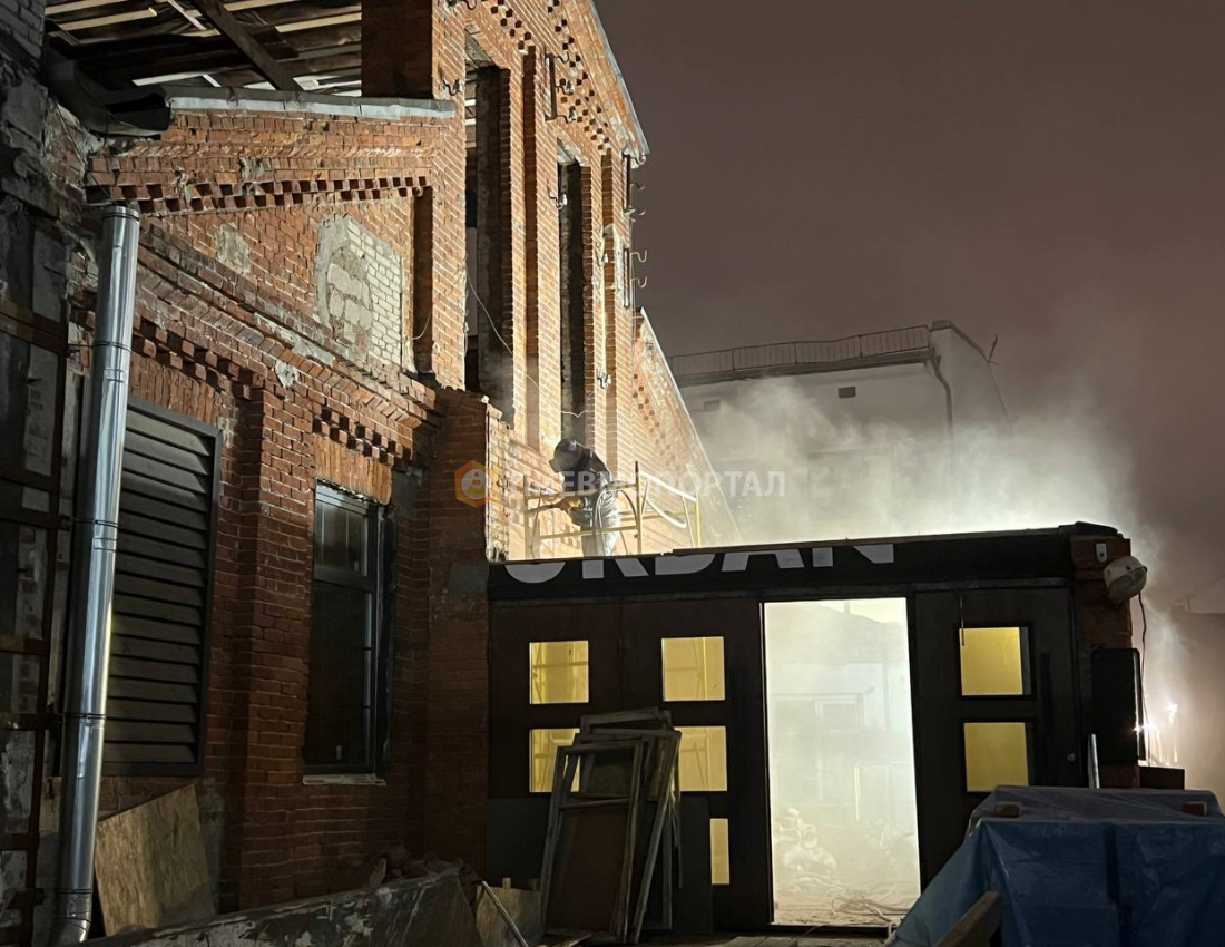 Очистка здания из кирпича и искусственное старение Очистка здания из кирпича и искусственное старение