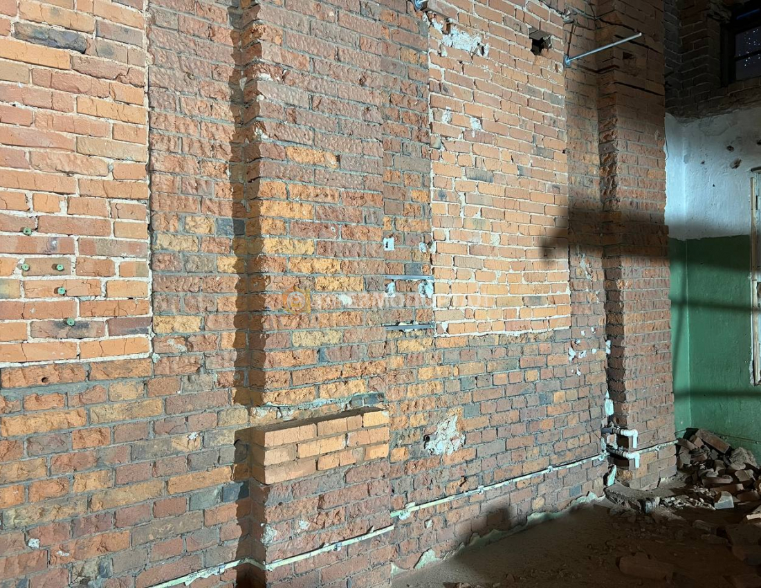 Очистка здания из кирпича и искусственное старение Очистка здания из кирпича и искусственное старение