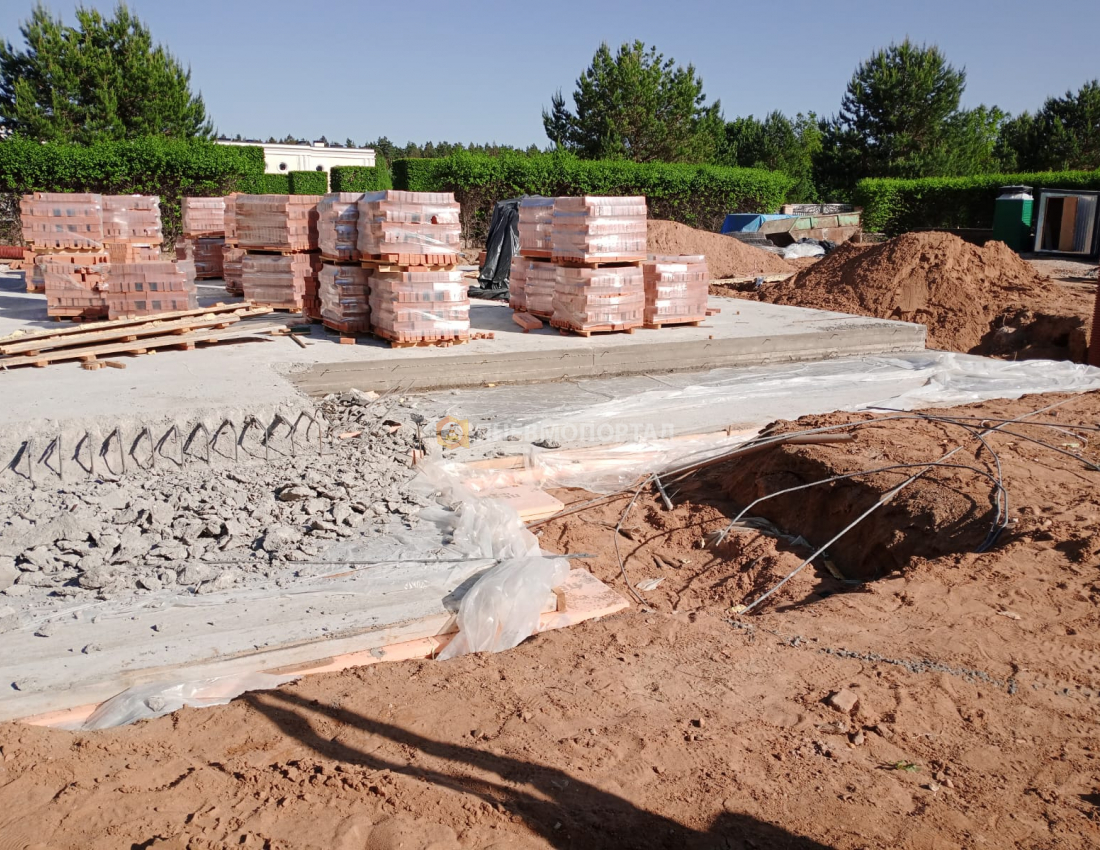 Частичный демонтаж железобетонной плиты Частичный демонтаж железобетонной плиты