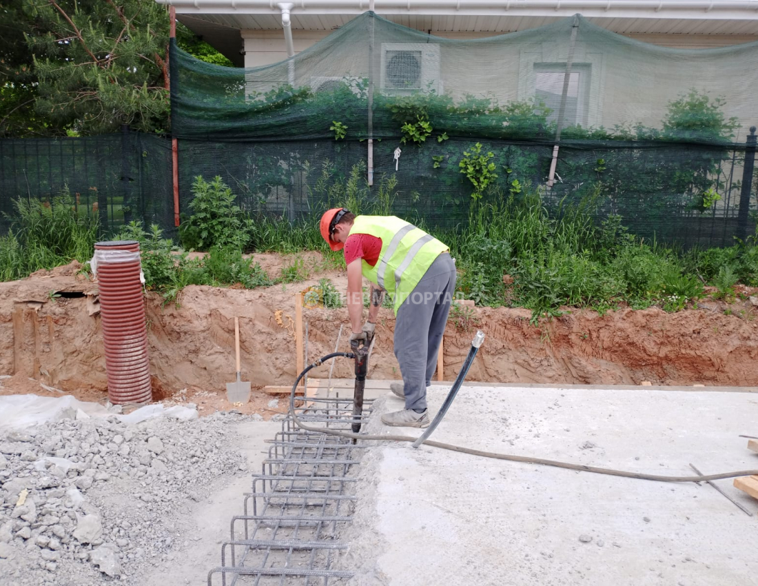 Частичный демонтаж железобетонной плиты Частичный демонтаж железобетонной плиты