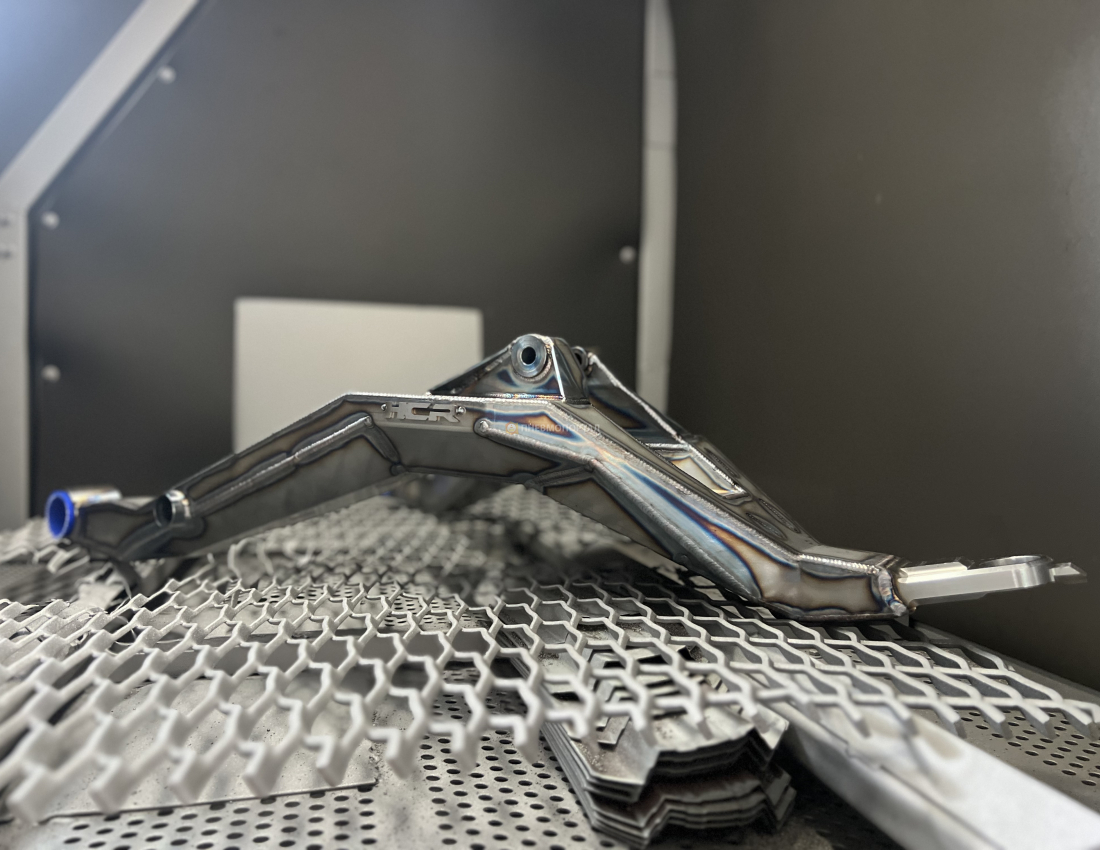 Дробеструйная обработка рычагов и порошковая покраска от багги Maverick R X RS Дробеструйная обработка рычагов и порошковая покраска от багги Maverick R X RS