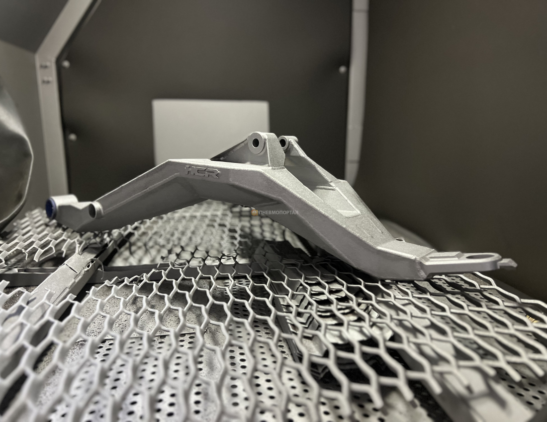 Дробеструйная обработка рычагов и порошковая покраска от багги Maverick R X RS Дробеструйная обработка рычагов и порошковая покраска от багги Maverick R X RS